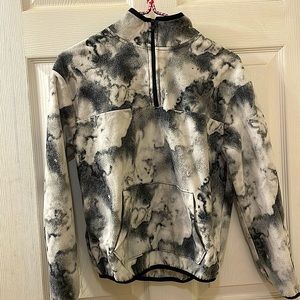 Gray and white pull-over